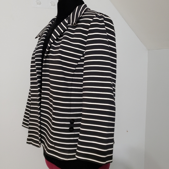 Nina McLemore Black and White Striped Open Blazer - Picture 4 of 8